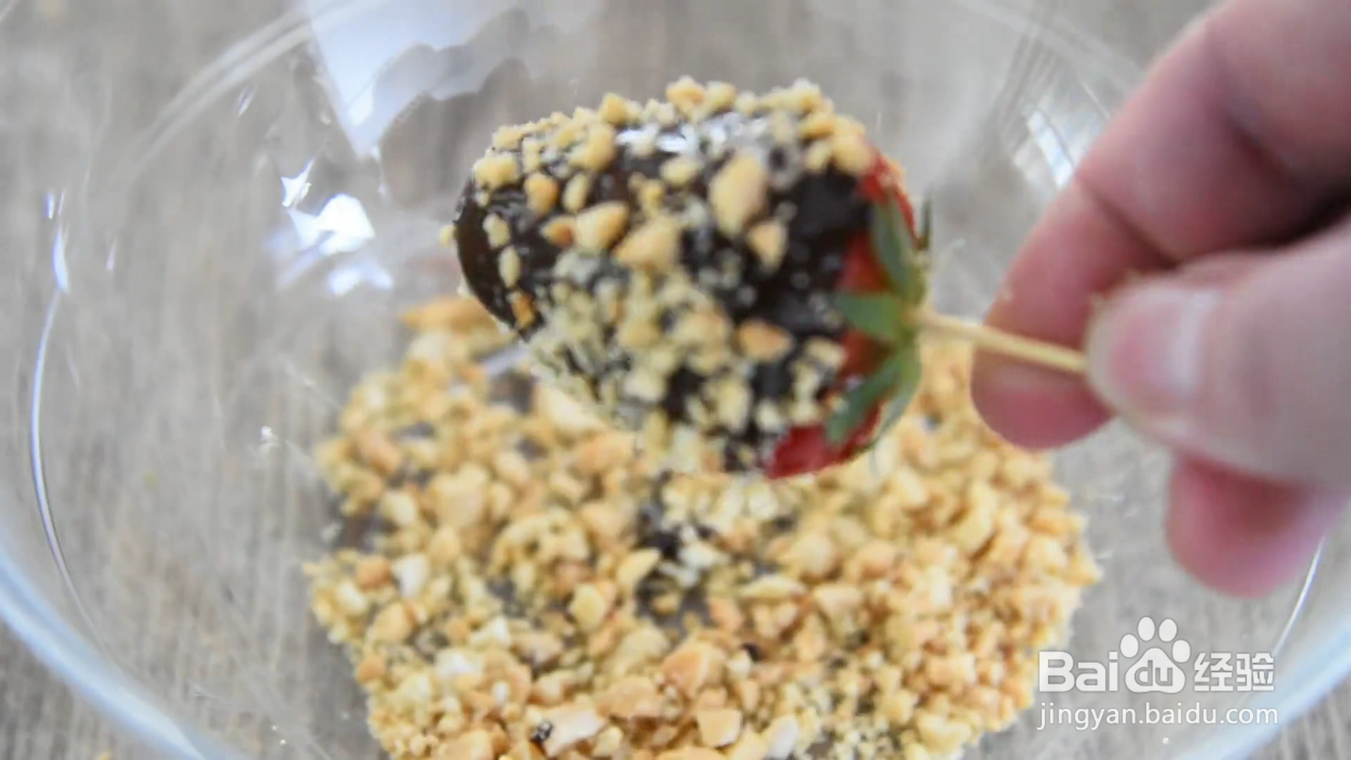 怎么做草莓夹心巧克力