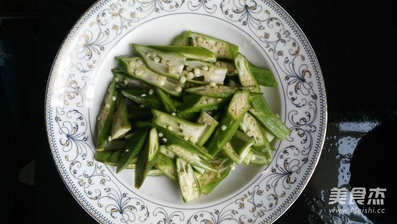 秋葵炒蛋的做法