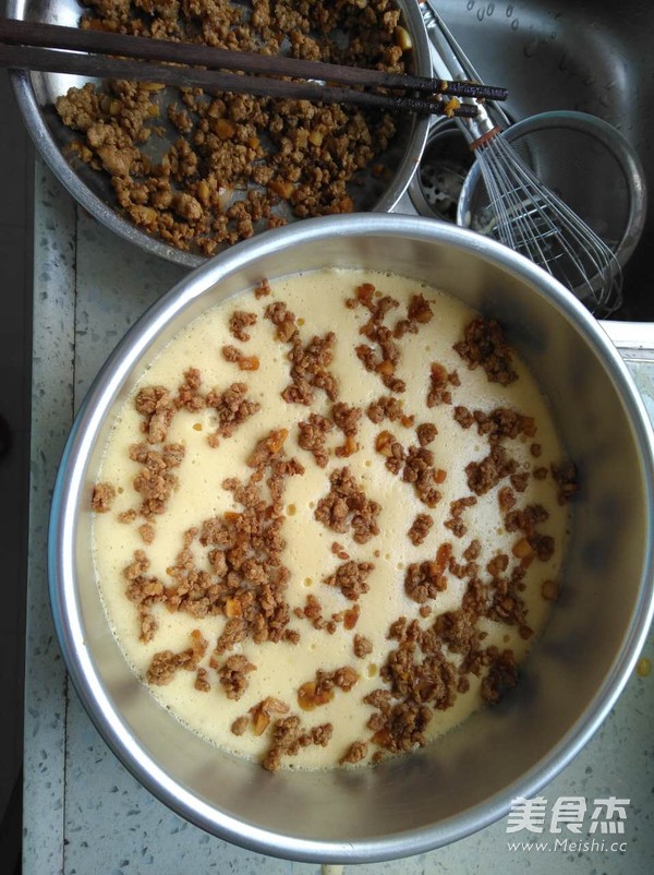 肉臊蒸蛋糕的做法