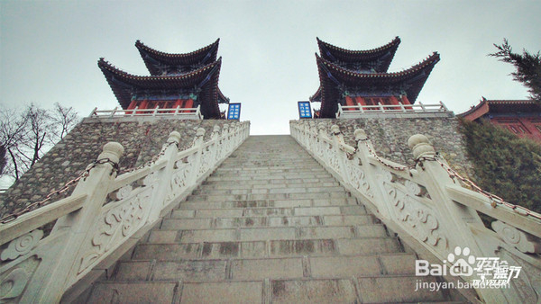 登临云顶之巅,赏云台美景如画