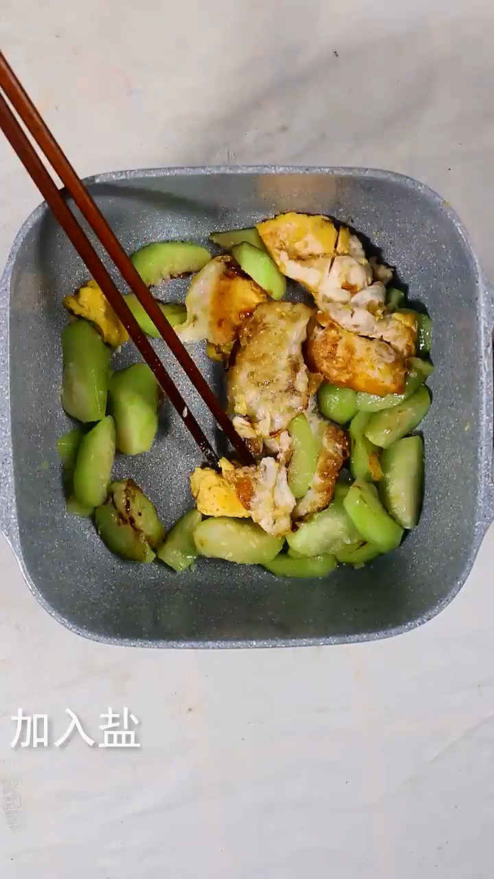 怎样做小炒丝瓜荷包蛋