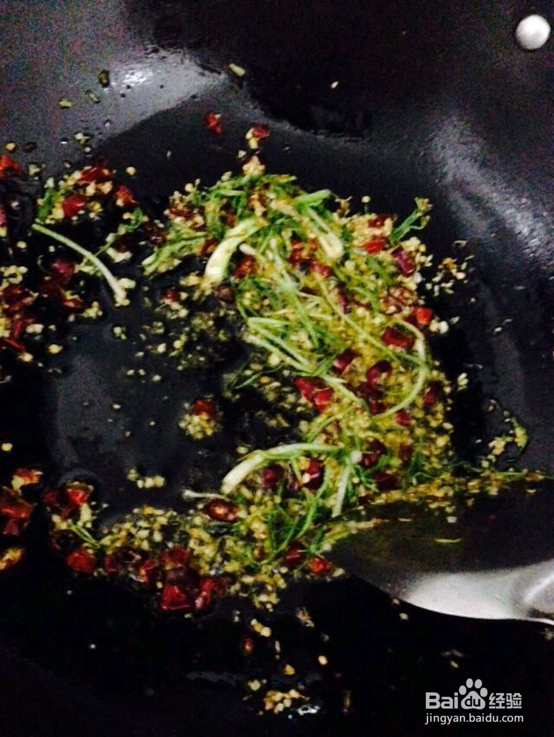 葱香花甲粉丝煲的做法