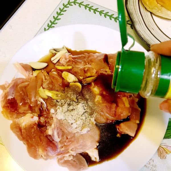 黑椒鸡腿肉芝士菠萝堡