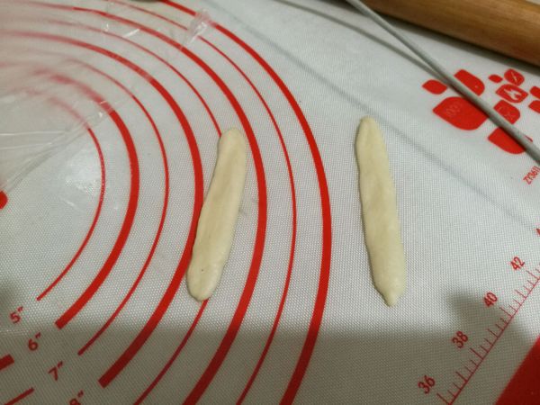 丑萌兔豆沙面包