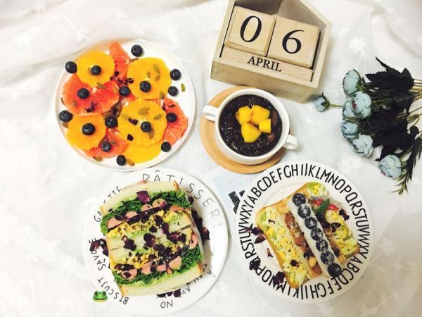 牛油果鸡蛋火腿三明治