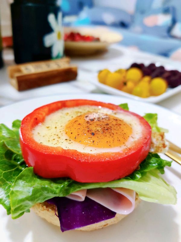 彩椒鸡蛋火腿三明治