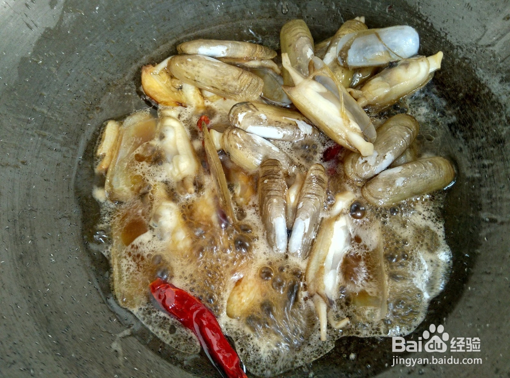鲜嫩肥美：爆炒蛏子