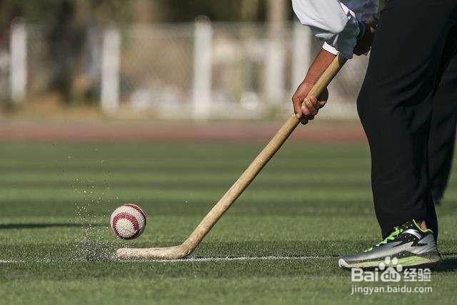 怎样打好曲棍球？