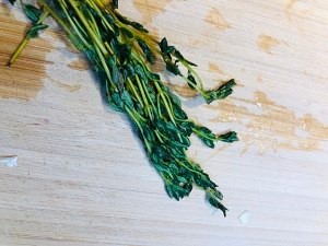 怎么做橄榄油鲜蒜百里香法棍片