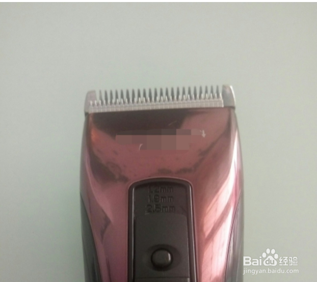 在家给小男孩理发教程