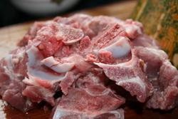 如何用砂锅做猪骨头汤？