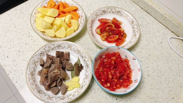 番茄土豆炖牛腩