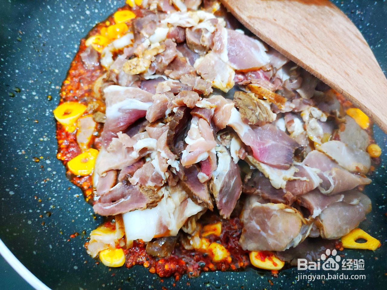 豆腐炒腊肉的做法