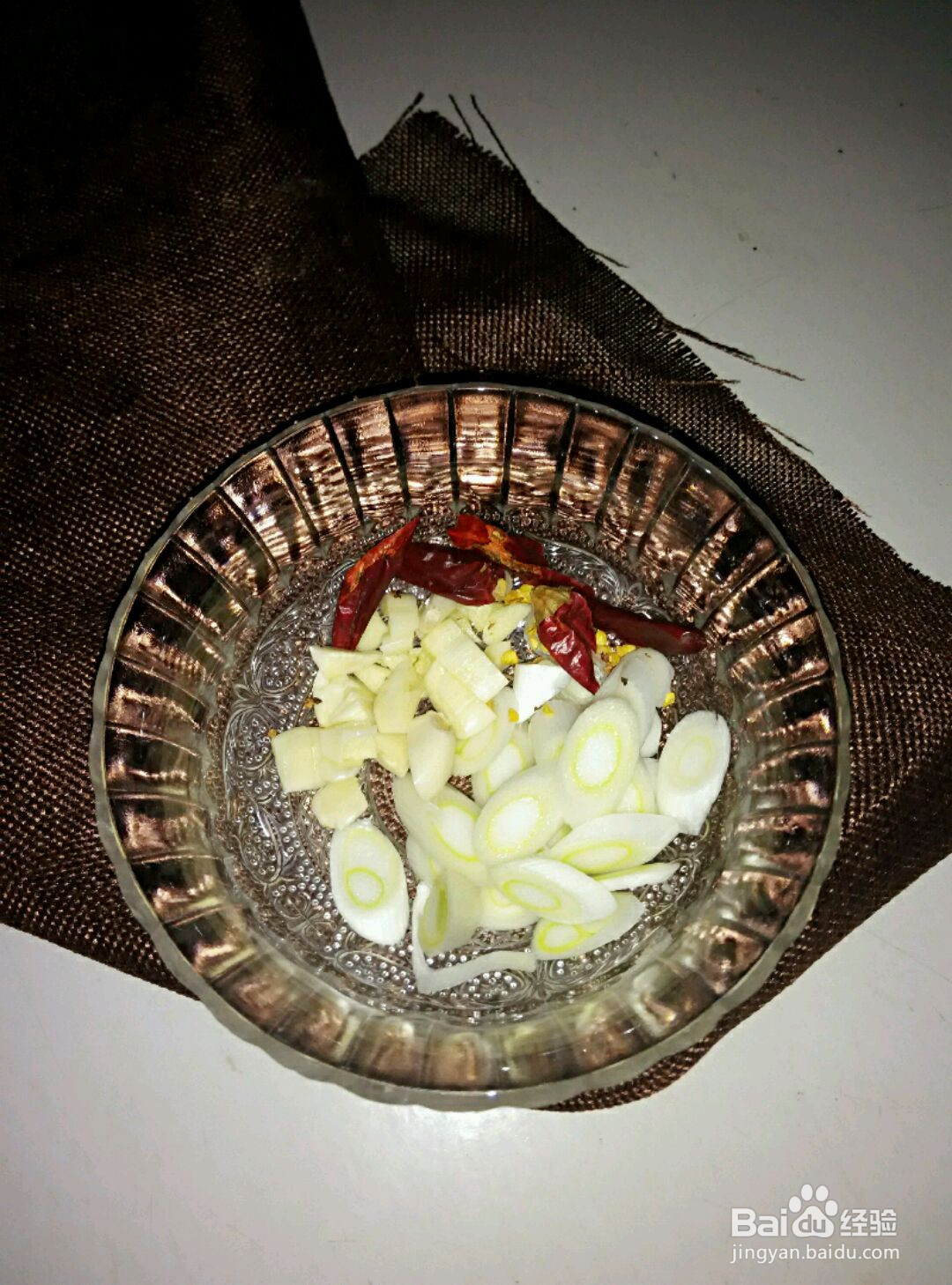 蒜苔炒肉丁的做法