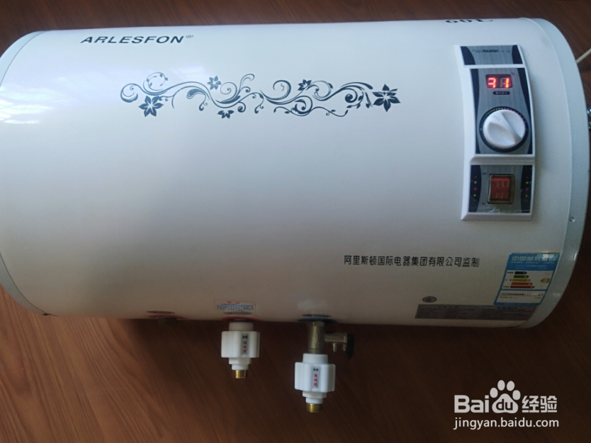 家里的电热水器通电一会就跳闸怎么回事？