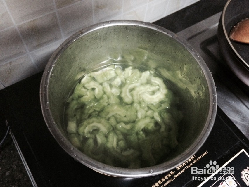 火腿鸡蛋炒苦瓜的做法