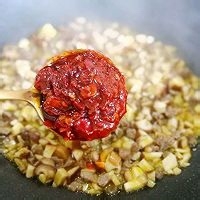 好吃的拌饭香菇肉酱
