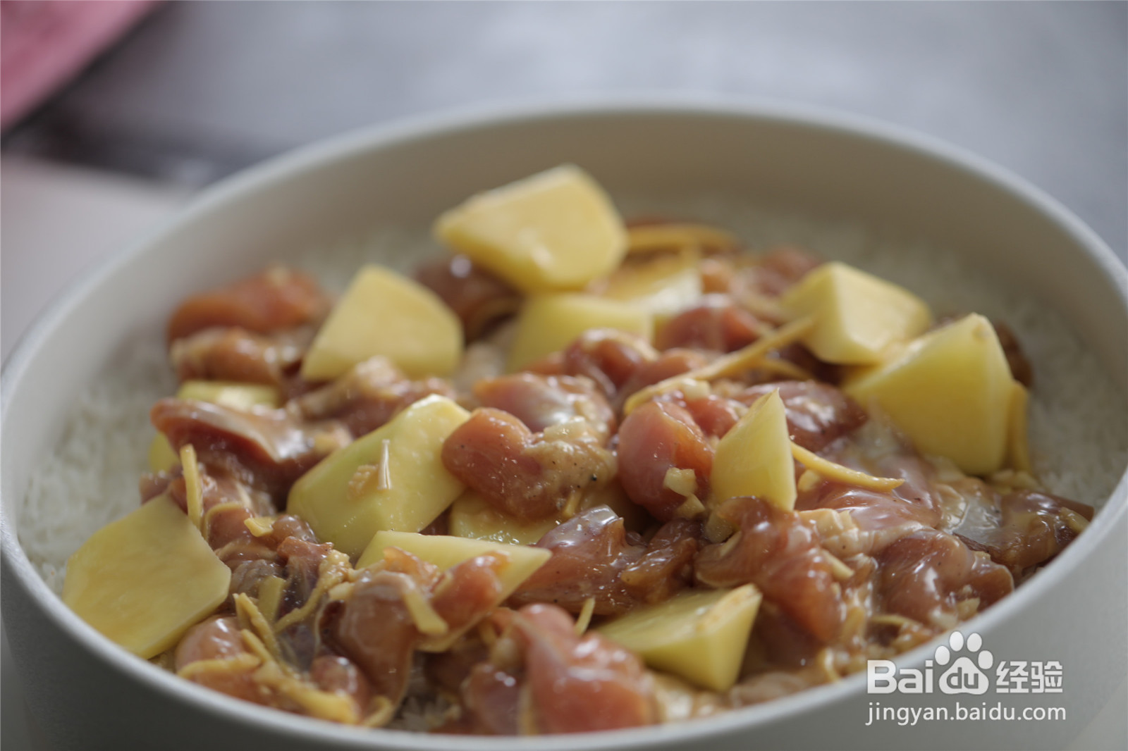 土豆鸡腿肉焖饭的做法