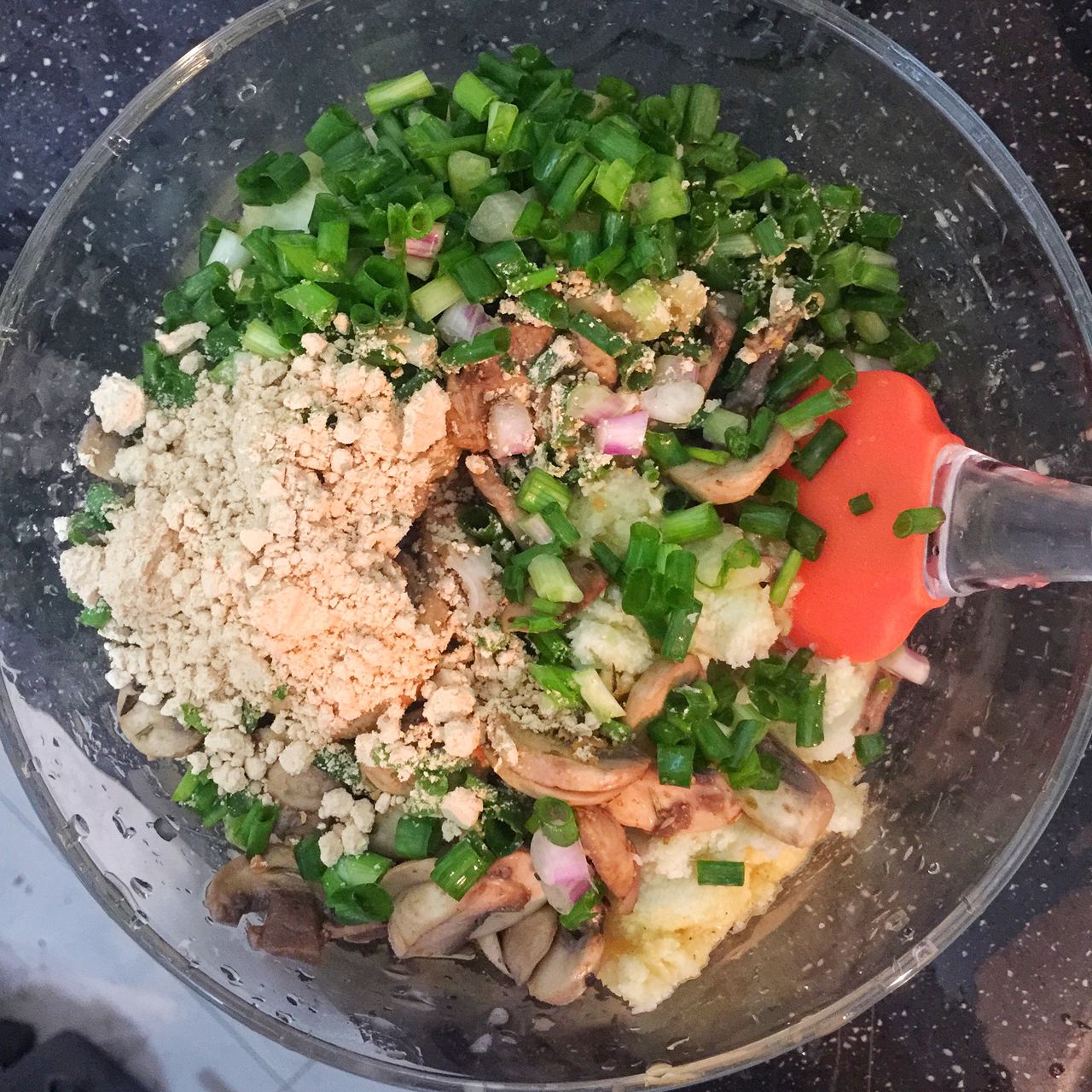 怎么做花菜蘑菇香葱蛋糕,看完这个你就学会了