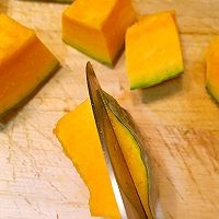 怎样制作冬日里暖暖的蛋黄焗南瓜