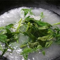香辣牛肉酱蔬菜拌面