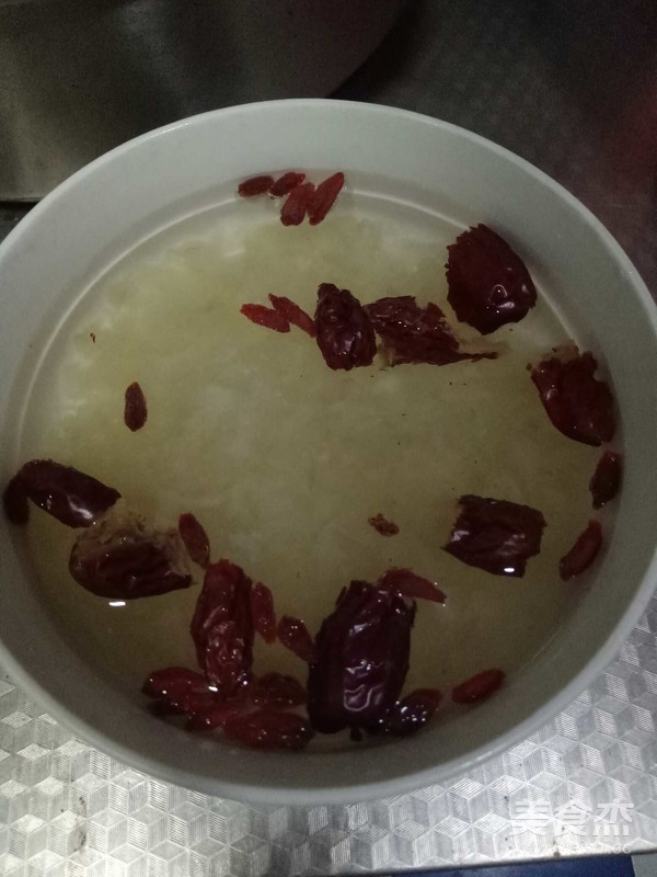 红枣枸杞炖燕窝