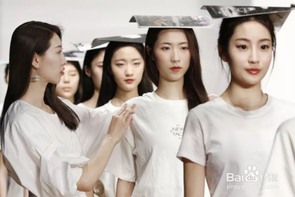 初学者怎样学模特步