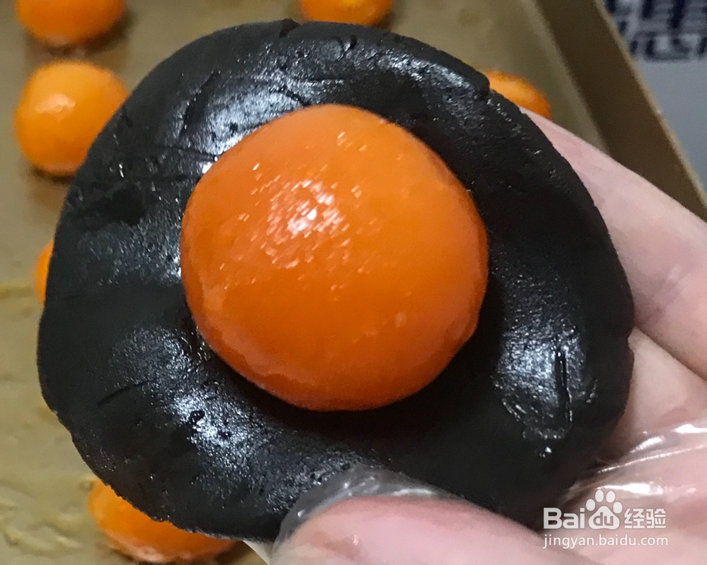 怎么做萌猪蛋黄豆沙包?