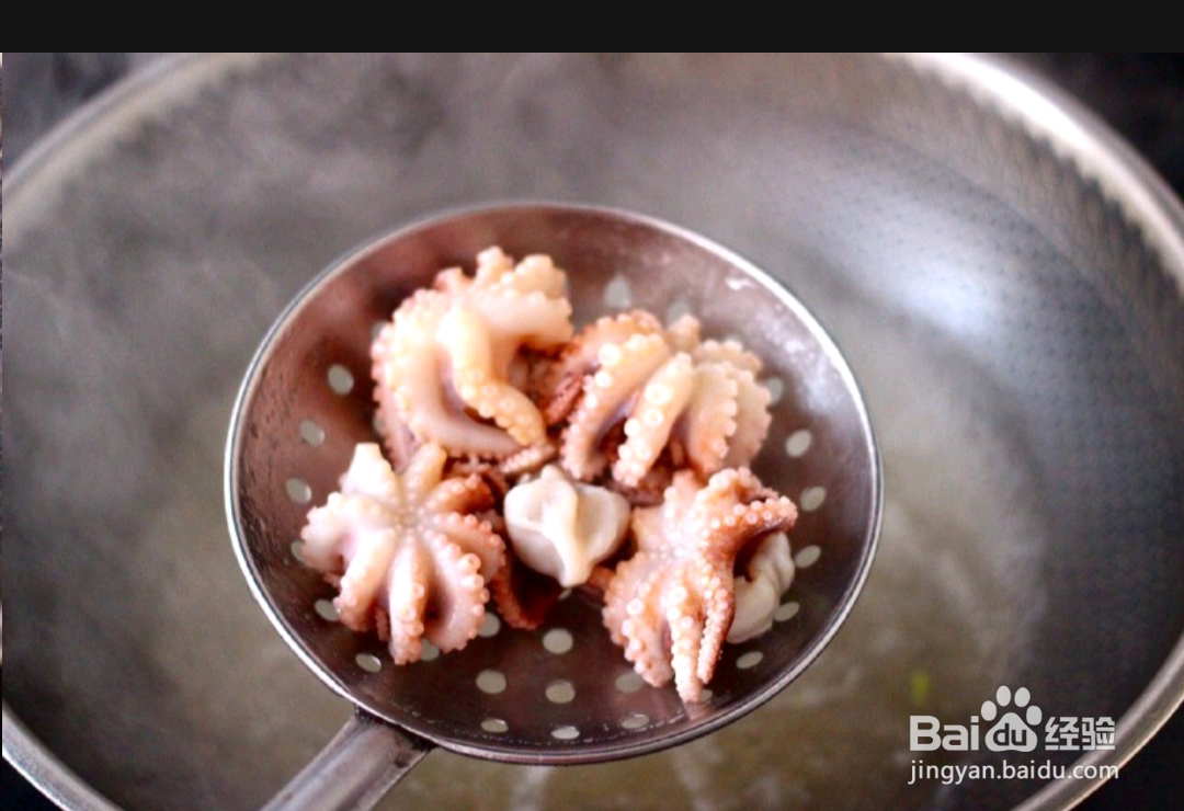 如何做出墨鱼香干芹菜小炒？