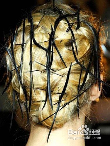 漂亮的发饰可以为你的发型添彩加分