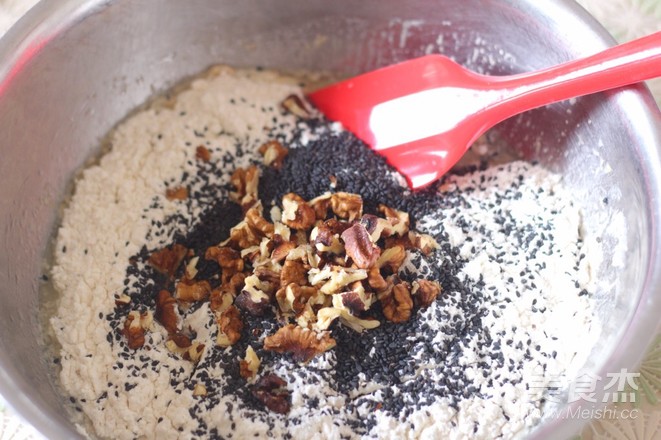 黑芝麻核桃软欧