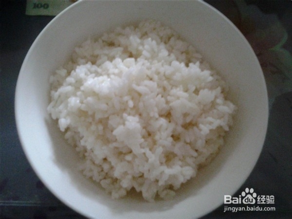 怎么用电饭煲蒸出软硬适中的香大米饭