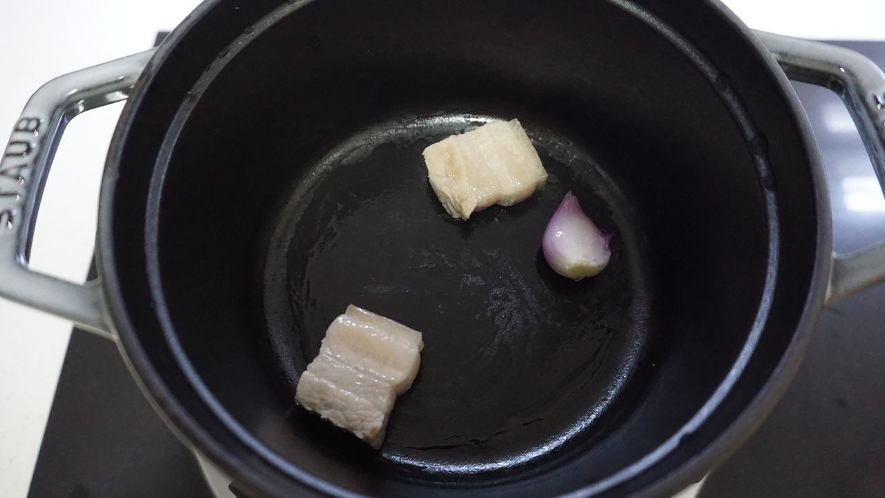 看着都让人流口水的青豆玉米焖红烧肉你会做吗？