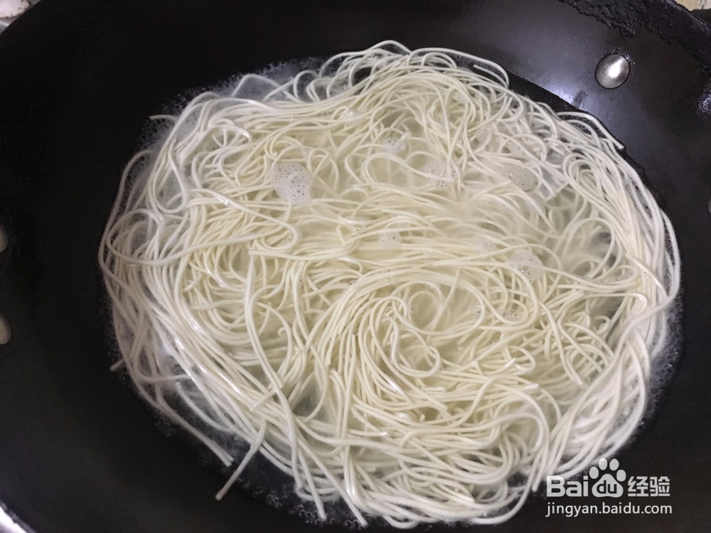 家中制作红油肉酱汤面【辣肉面】