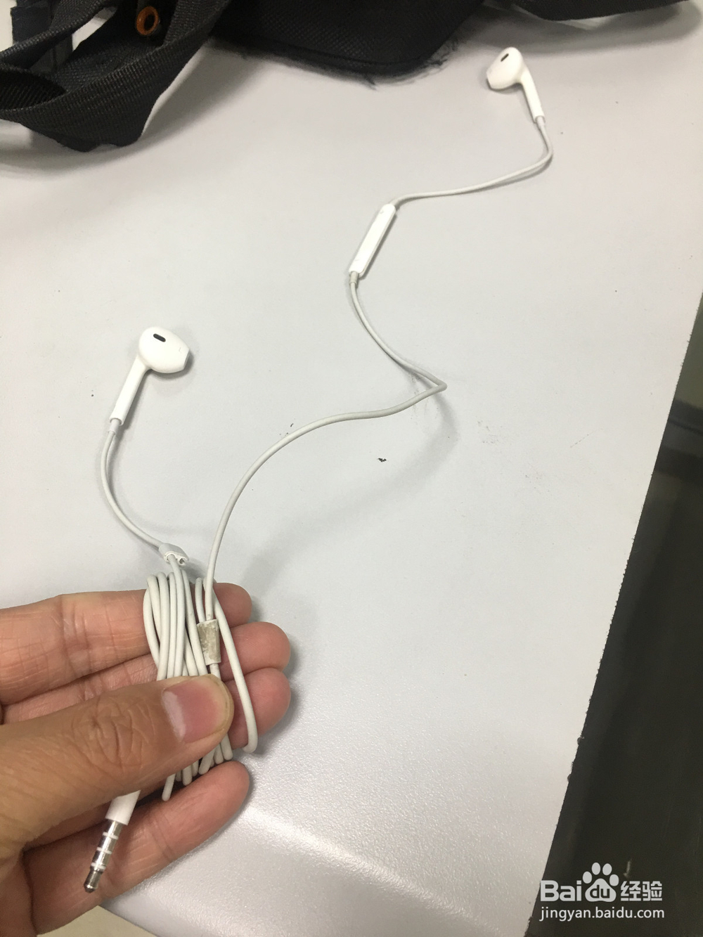 苹果手机耳机线不打结缠法教程