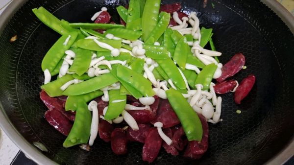 荷兰豆白玉菇炒腊肠