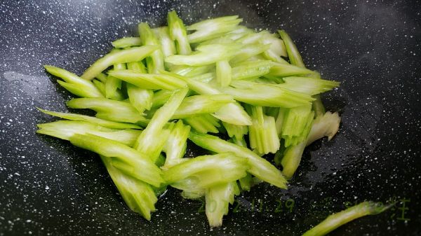 香辣牛肉芹菜粉