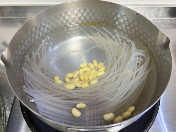 冬季补血好汤鸭血粉丝汤