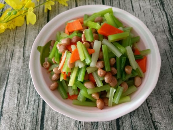 拌芹菜胡萝卜花生米