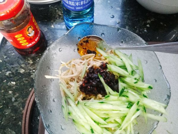 美味鸡胸拌黄瓜