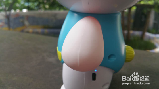 智能陪伴早教机器人外观细节图赏