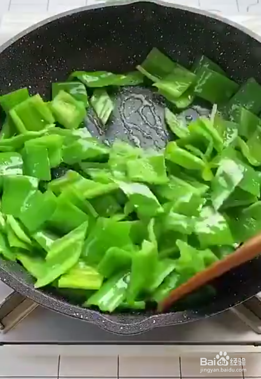 如何做出下饭的青椒炒鸡蛋