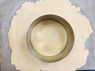 Hello kitty饼干草莓塔怎么做？