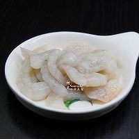 怎样制作清香罗勒虾仁炒饭