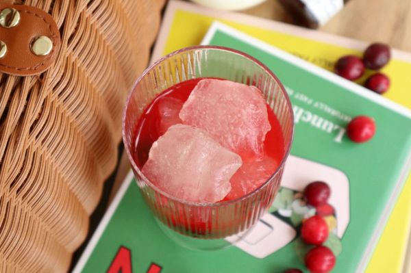 蔓越莓椰奶冰咖啡