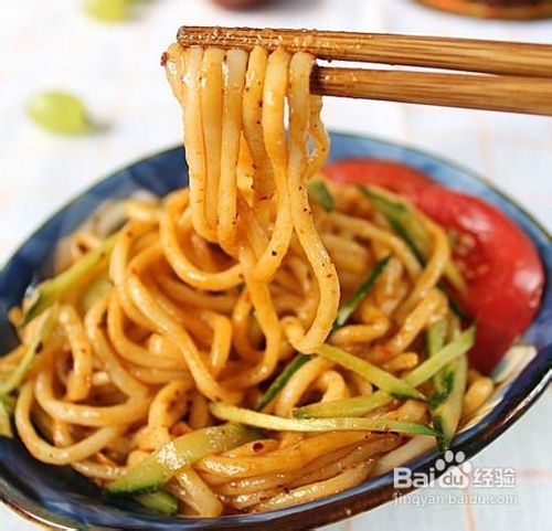 面条新做法美味蒜汁红油凉面