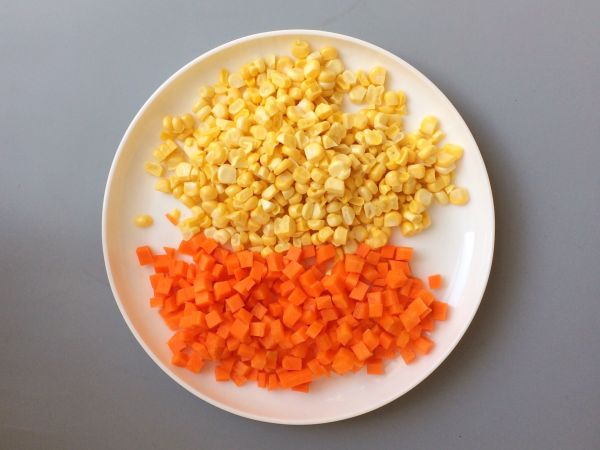 脆皮肠玉米百合杂炒