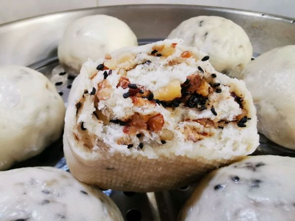 黑芝麻红枣核桃老面馒头