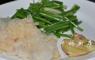 滋补极品:海参龙骨汤