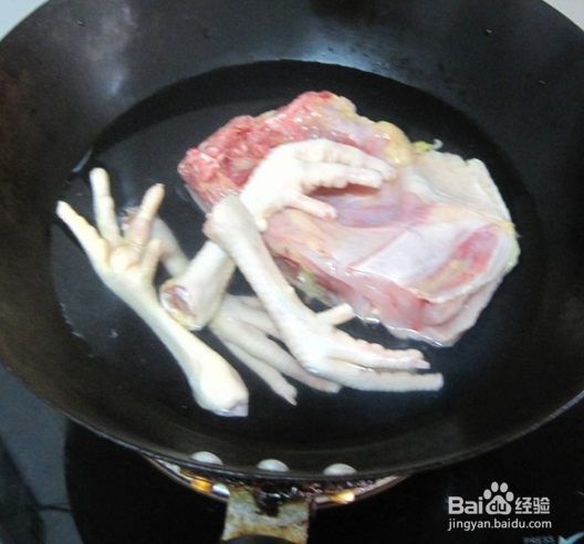 鸡肉煲鱼翅骨汤